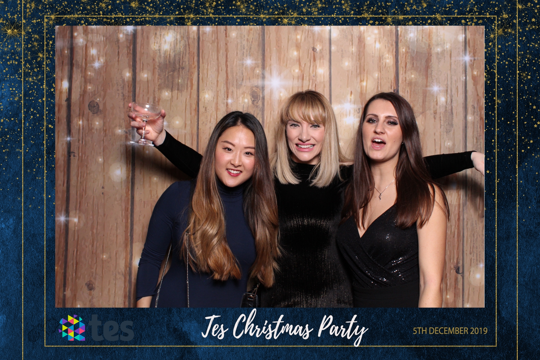 Tes Christmas party  | View more photos from the event at gallery.magicimages.uk/u/MagicImages/Tes-Christmas-party